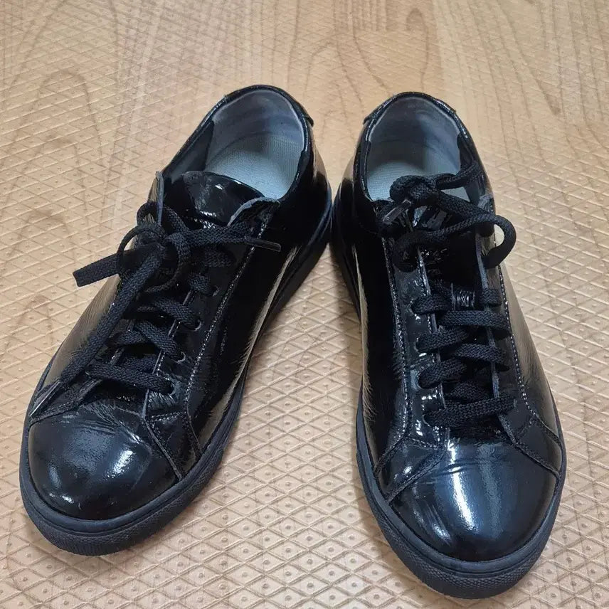 [BUNJANG] Composien All Black Enamel Sneakers Size 225 / 컴포지엔 올블랙 에나멜 스니커즈 225