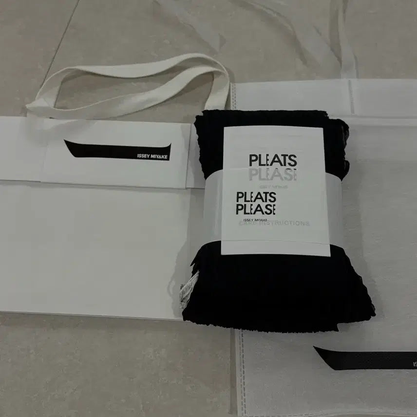 [BUNJANG] Pleats Please Black Scarf / 플리츠플리즈 스카프 블랙