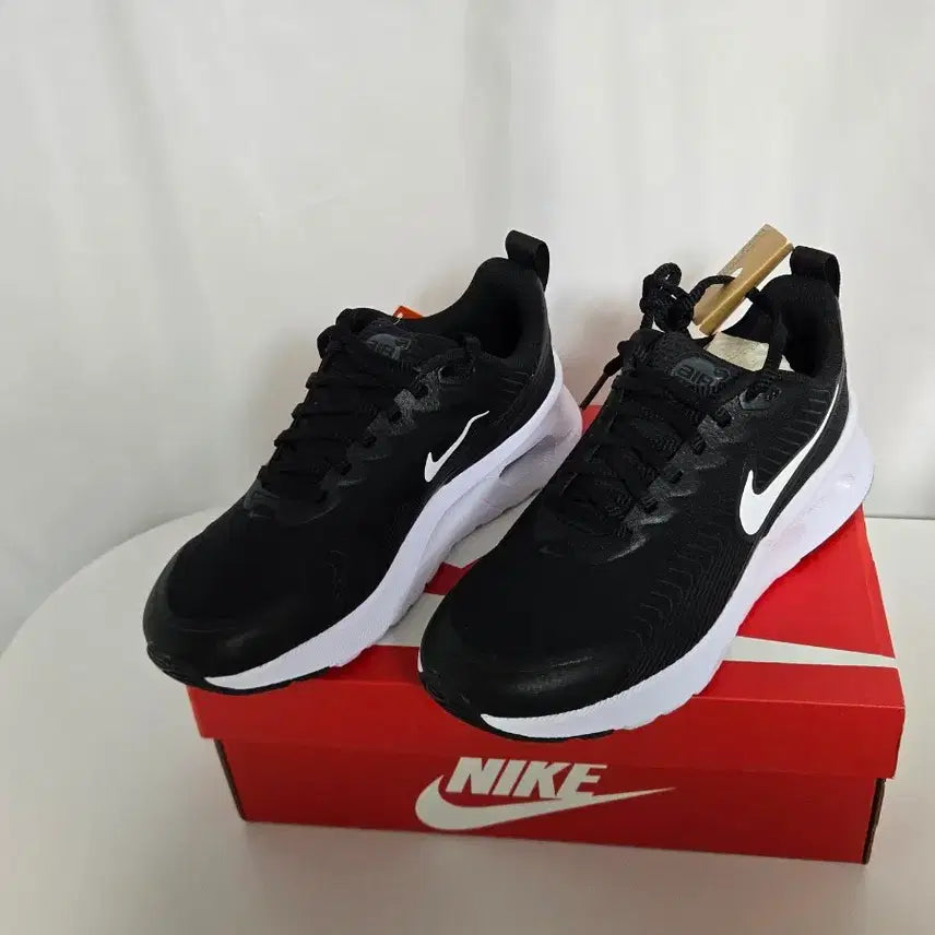 [BUNJANG] Nike Air Max Nulaxis Sneakers / 나이키 에어맥스 누엑시스 240 새상품 정품 운동화