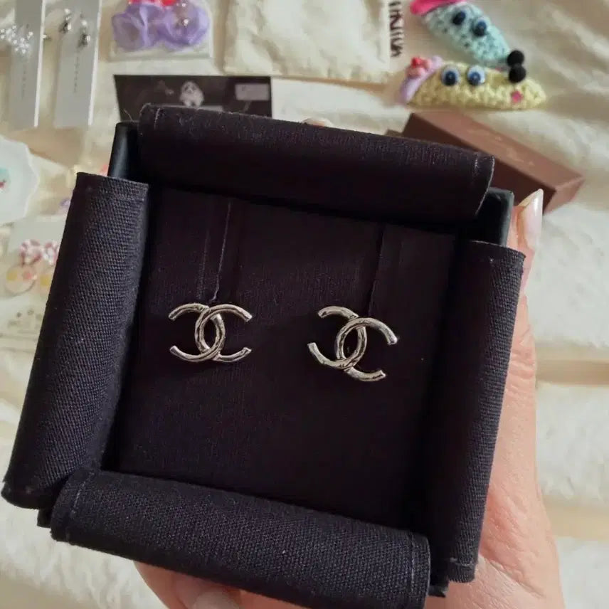 [BUNJANG] Chanel CC Logo Silver Earrings / 샤넬 CC 로고 실버 귀걸이