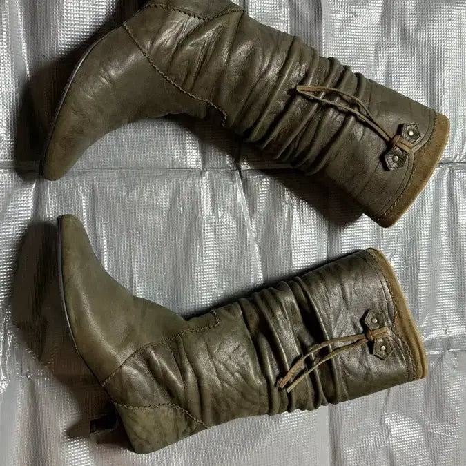 [BUNJANG] Michelle by Tandy Leather Shirring Boots (235) / 빈티지한 카키색의 미셸 바이 탠디 가죽 셔링 부츠 판매합니다