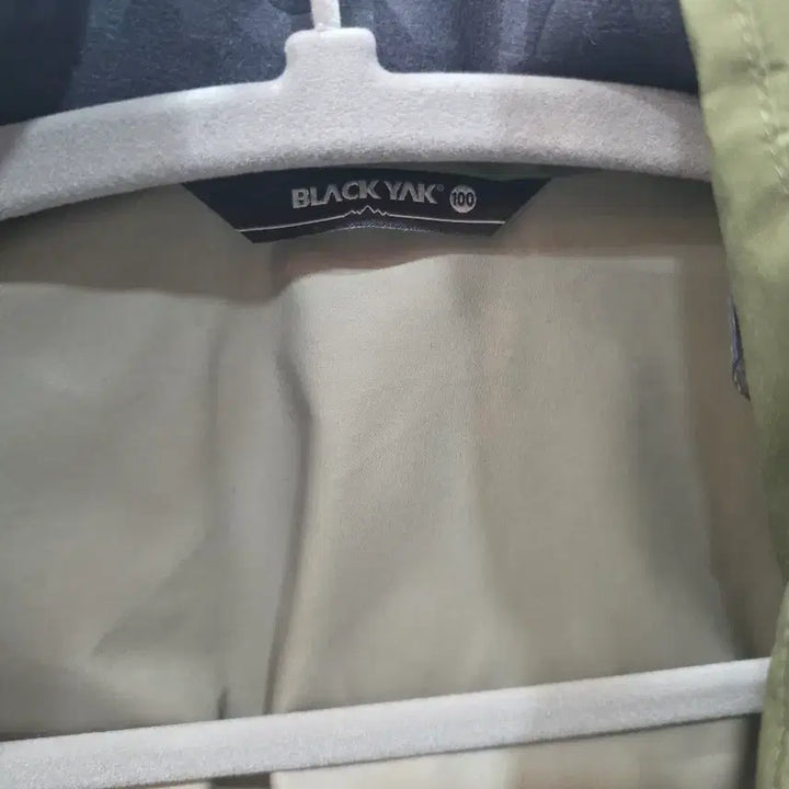 [BUNJANG] Black Yak Khaki Windbreaker Jacket Size 100 / 블랙야크 카키색 바람막이 자켓100