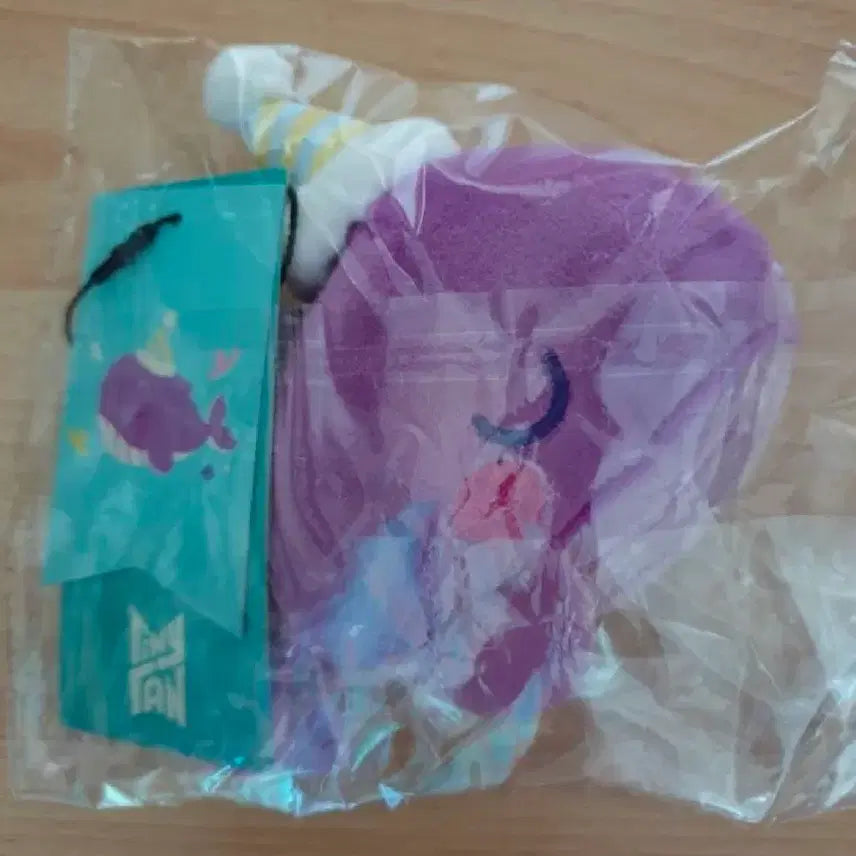 [BUNJANG] BTS TinyTAN Whale Charm / BTS타이니탄고래키링
