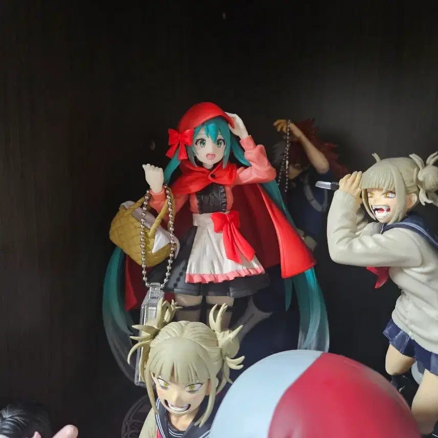 [BUNJANG] Hatsune Miku Wonderland Red Riding Hood Figure / 미쿠 원더랜드 빨간망토 피규어