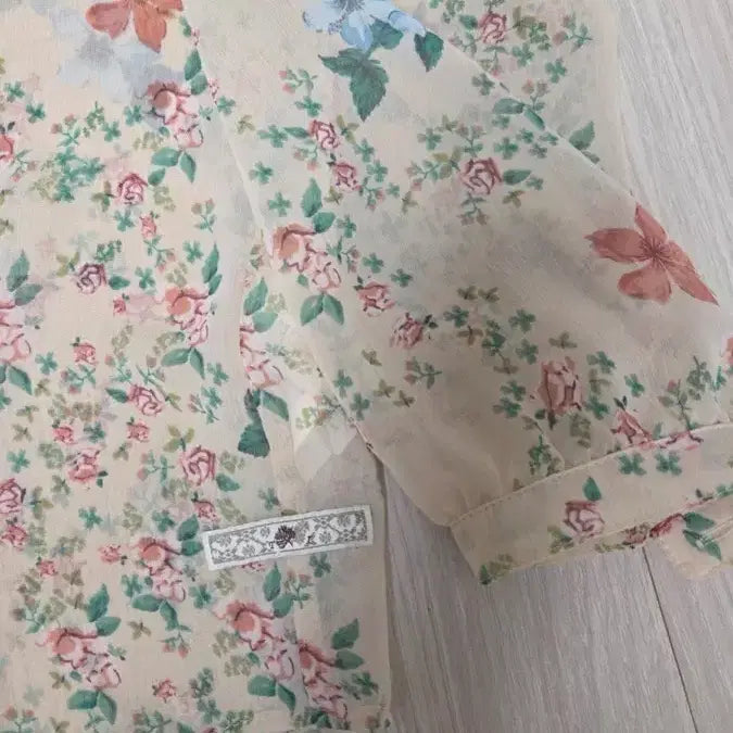 [BUNJANG] Thursday Island Flower Patterned Blouse (S) / 써스데이아일랜드 플라워 블라우스(S)