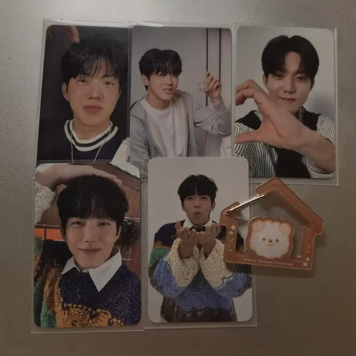 [BUNJANG] DAY6 Dowoon Photocard &amp; Popup Carabiner Bundle Set / 데이식스 도운 포카 &amp; 팝업 카라비너 일괄