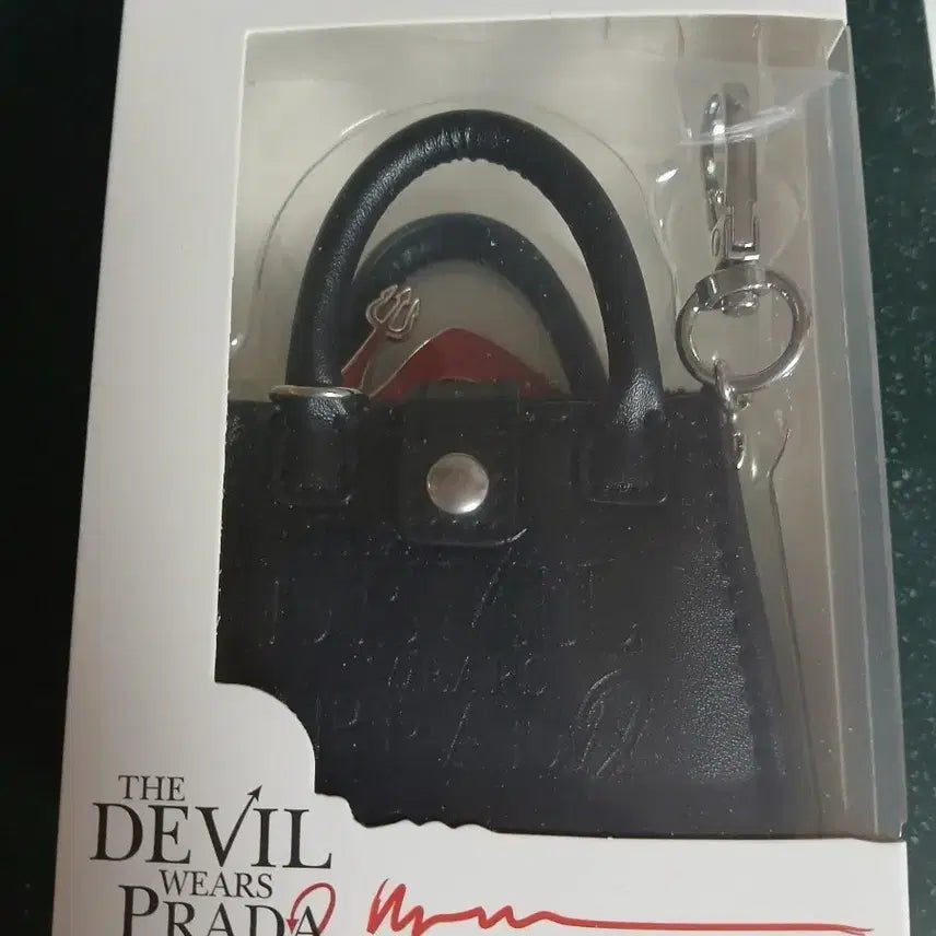 [SOLD OUT] 미개봉)악마는 프라다를 입는다 2  파우치 키링
