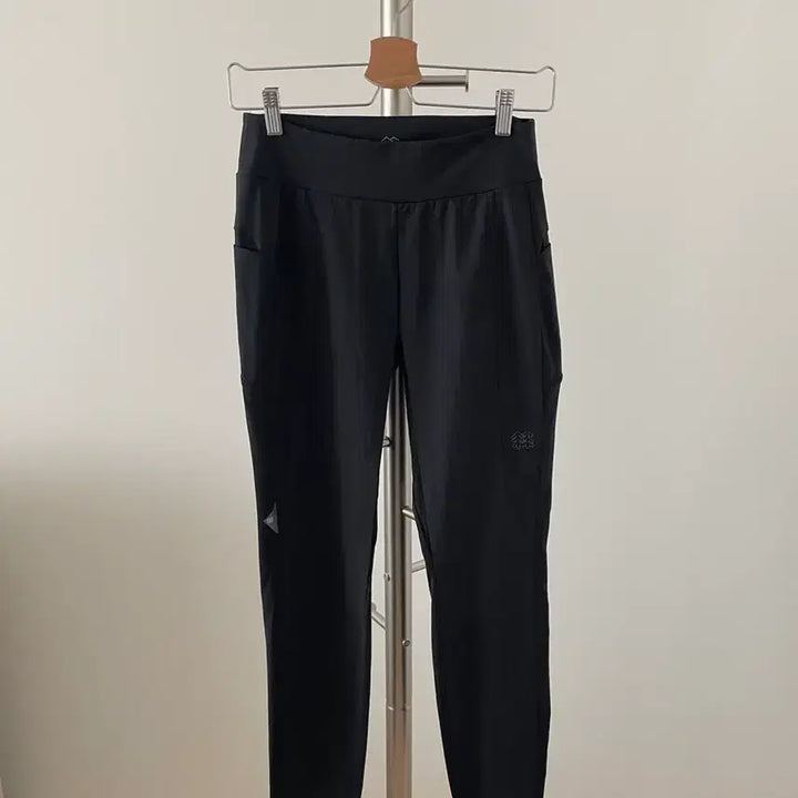 [BUNJANG] KOLON SPORT Training Pants Nylon Blend / 코오롱스포츠(KOLON SPORT) 트레이닝 팬츠