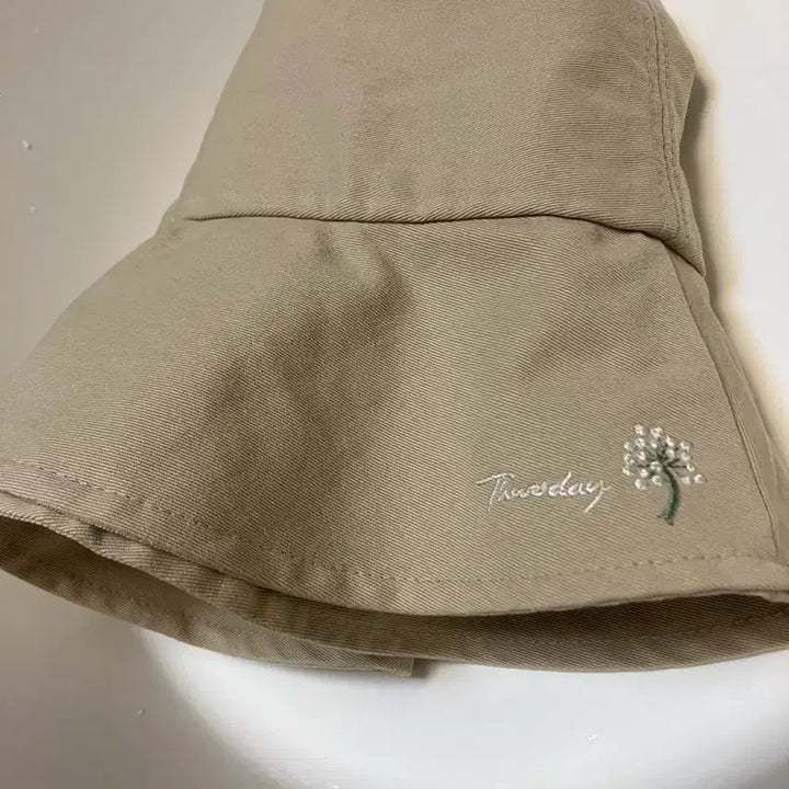 [BUNJANG] Thursday Island Beige Bucket Hat / 써스데이아일랜드 버킷햇