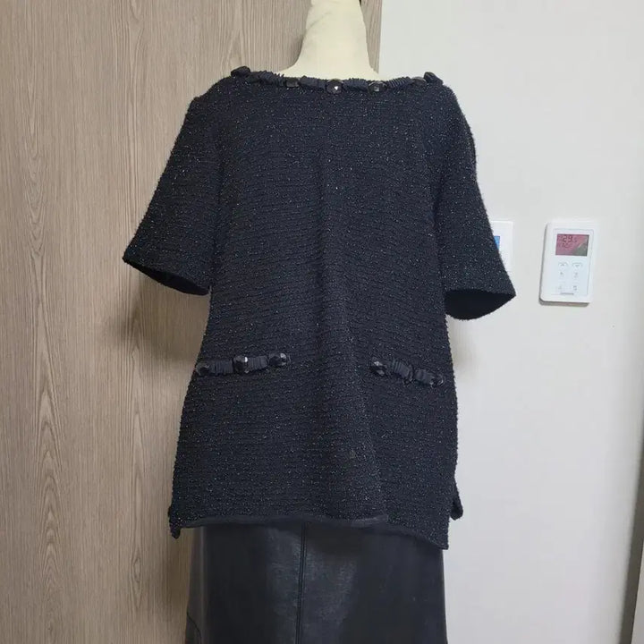 [BUNJANG] ST. JOHN Black Sequin Tweed Short-Sleeve Top / 센존 ST. JOHN 블랙 트위드 반짝이 반팔 상의