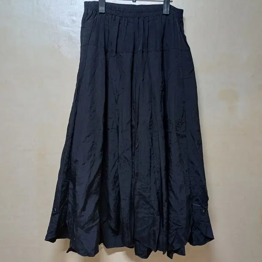 [BUNJANG] Black Embroidered Flare Long Skirt / 블랙 플레어 롱 스커트 자수 장식