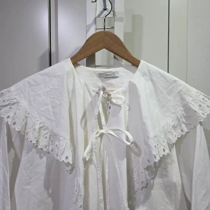 [BUNJANG] MAZZI Lace Collar Blouse - White / MAZZI 레이스 칼라 블라우스 화이트