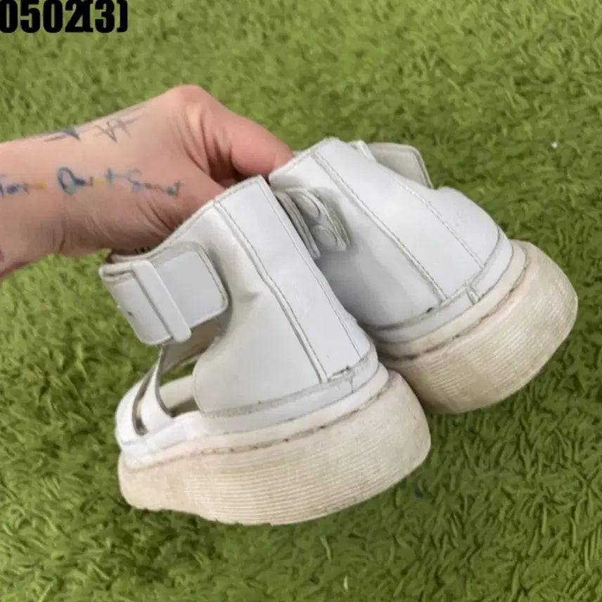 [BUNJANG] Dr. Martens White Leather Strap Sandals / 닥터마틴 화이트 레더 스트랩 샌들37 0502