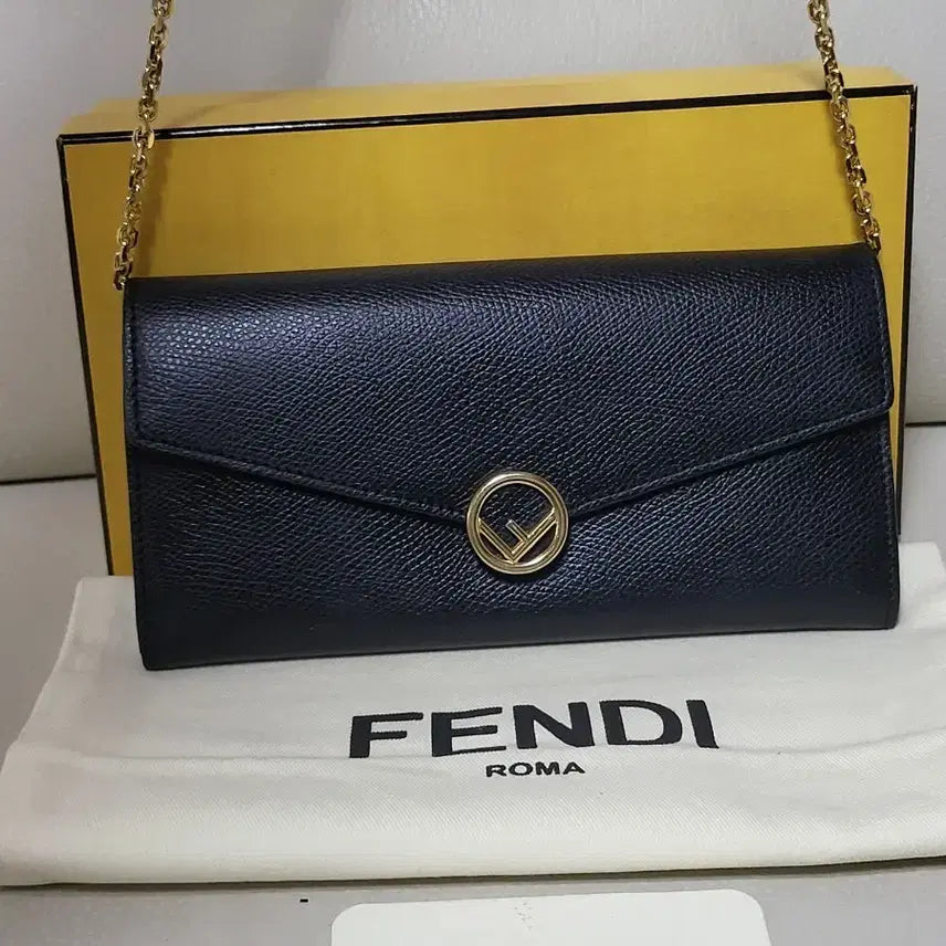 [BUNJANG] Fendi Chain Wallet / 펜디 체인 장지갑 정품