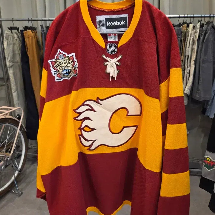 [BUNJANG] Calgary Flames 2011 Heritage Classic Edition Reebok Authentic Jersey (XXL) / [극미중고/XXL] NHL 캘거리 플레임스 2011 헤리티지 클래식 어