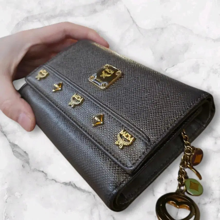 [BUNJANG] MCM Bifold Wallet and Charm Set / MCM 반지갑과 참장식 세트