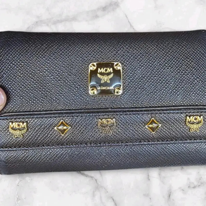 [BUNJANG] MCM Bifold Wallet and Charm Set / MCM 반지갑과 참장식 세트