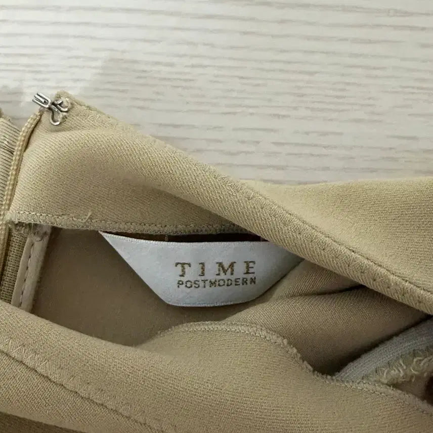 [SOLD OUT] 타임 포스트모던 베이지 원피스 time