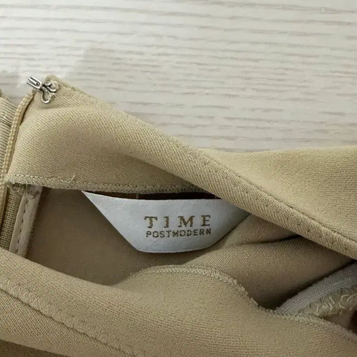 [SOLD OUT] 타임 포스트모던 베이지 원피스 time