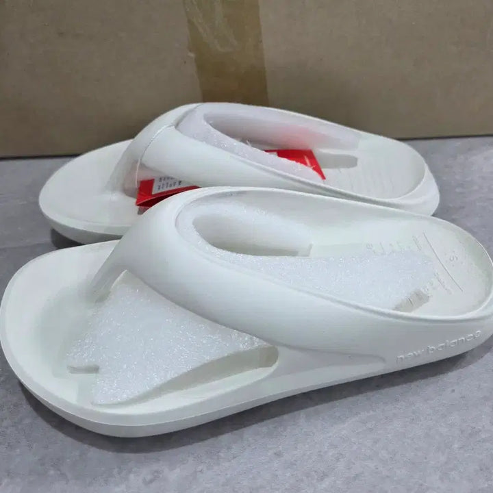 [BUNJANG] New Balance Flip-Flops White Size S New / 뉴발란스 플립플랍 화이트 S사이즈 새상품