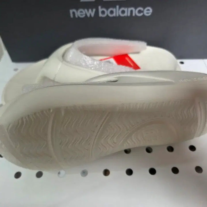 [BUNJANG] New Balance Flip-Flops White Size S New / 뉴발란스 플립플랍 화이트 S사이즈 새상품