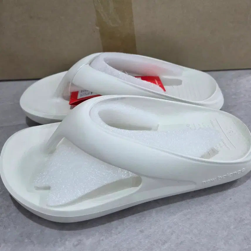 [BUNJANG] New Balance Flip Flops White SM Size / 뉴발란스 플립플랍 화이트 SM사이즈 새상품