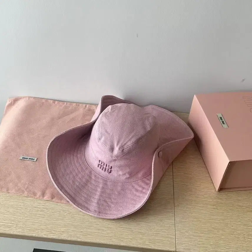 [BUNJANG] Miu Miu Bucket Hat / 미우미우 모자