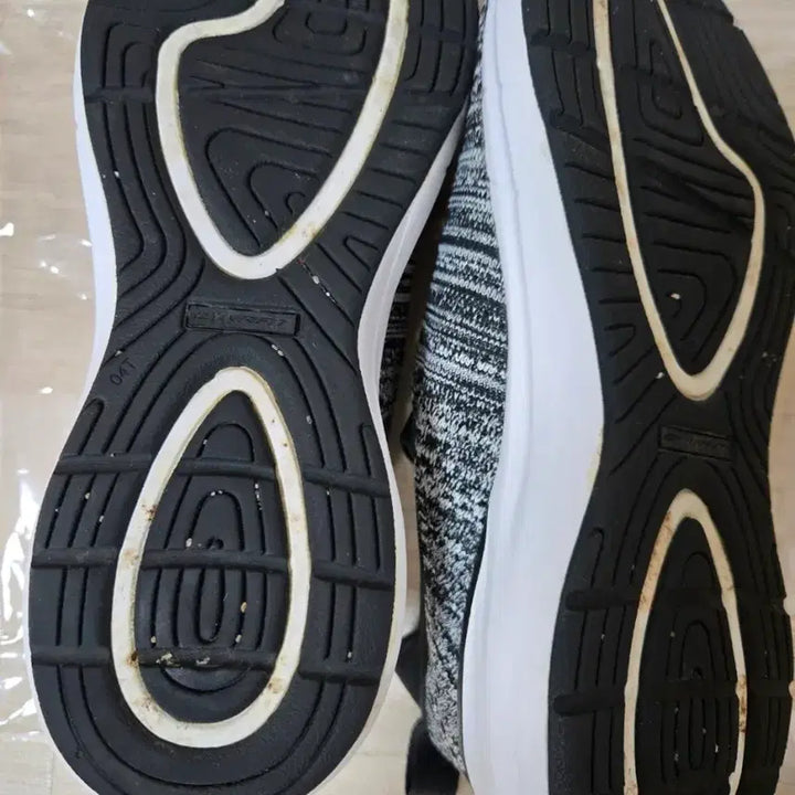 [BUNJANG] Dynafit Knit Slip-On Sneakers Black/White / 다이나핏 슬립온 니트 운동화 블랙/화이트 245~240