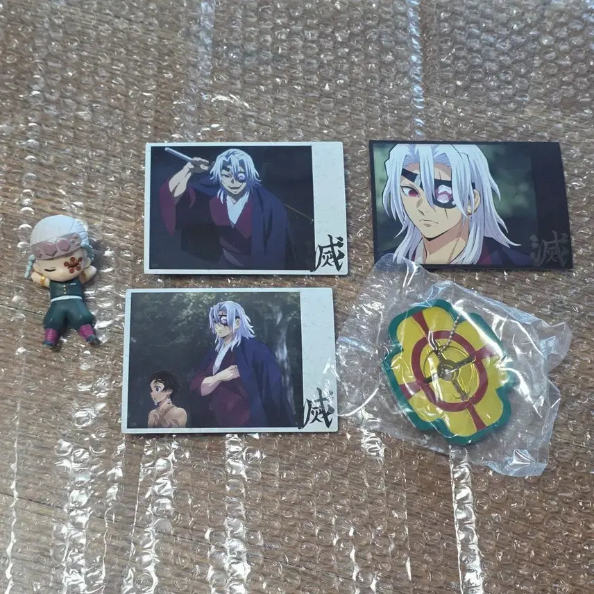 [BUNJANG] Tengen Uzui Card, Tsuba, and Gacha (Demon Slayer) / 텐겐 카드 + 코등이 + 가챠