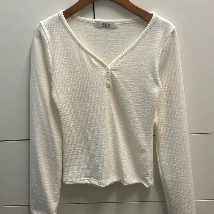 [BUNJANG] Ribbed Button V-Neck T-Shirt - Ivory / 골지 버튼 브이넥 티셔츠 아이보리