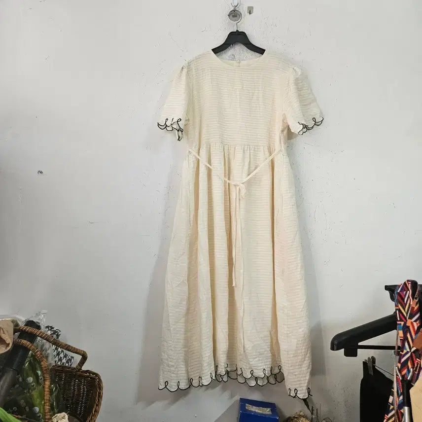 [BUNJANG] Ivory Stripe Long Dress / 아이보리색 스트라이프 롱 원피스