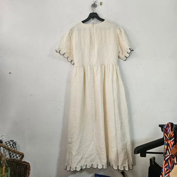 [BUNJANG] Ivory Stripe Long Dress / 아이보리색 스트라이프 롱 원피스