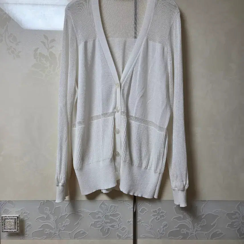 [BUNJANG] White Cardigan / 가디건