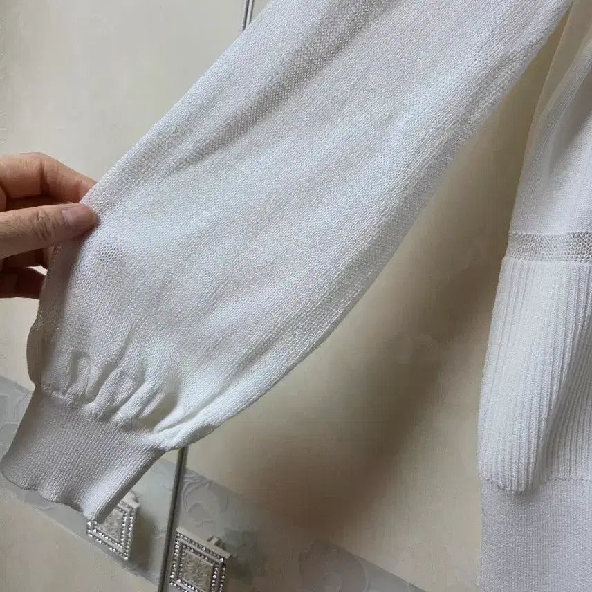 [BUNJANG] White Cardigan / 가디건