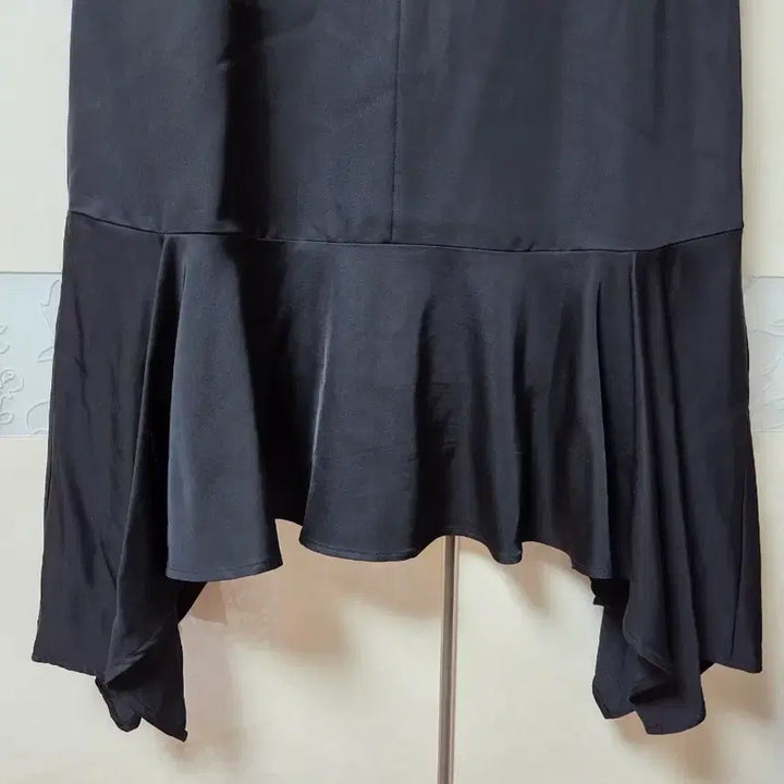 [BUNJANG] Satin Midi Dress with White Collar / 공단원피스