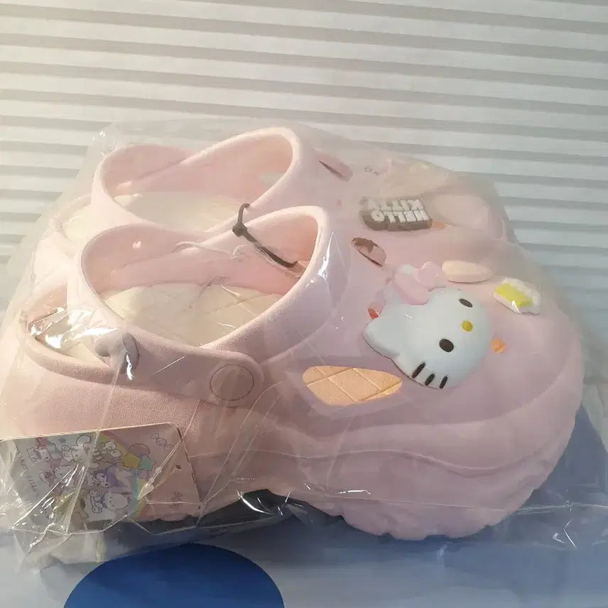 [BUNJANG] Hello Kitty Height-Increasing Crocs Sandals / 새상품(230) 헬로키티  키높이 크록스샌들