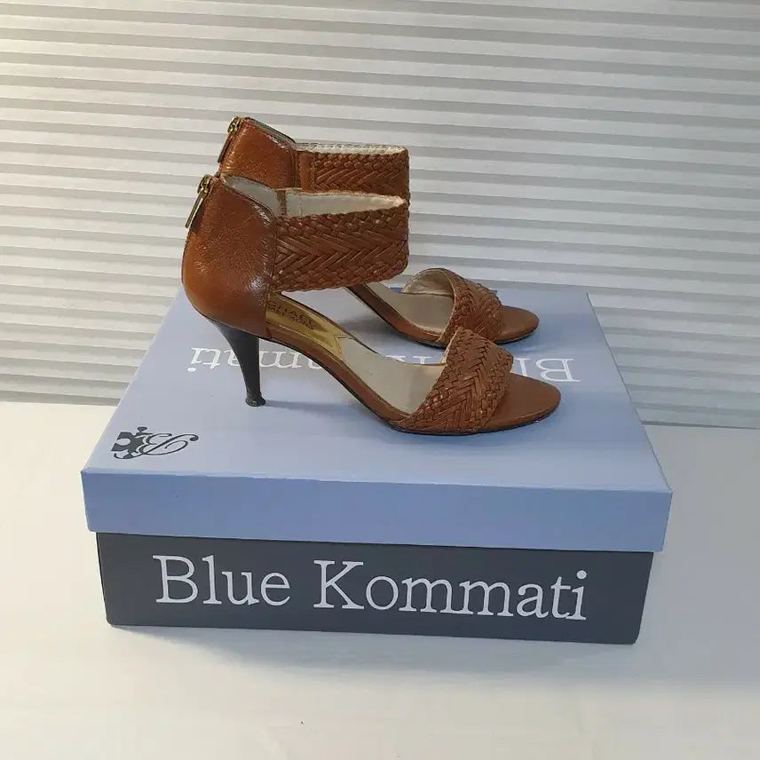 [BUNJANG] Michael Kors Camel Real Leather Woven Sandals Size 6.5 / (235) 마이클코어스 카멜 리얼레더 꼬임샌들