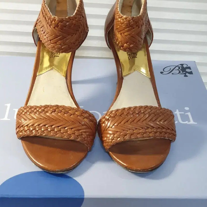 [BUNJANG] Michael Kors Camel Real Leather Woven Sandals Size 6.5 / (235) 마이클코어스 카멜 리얼레더 꼬임샌들