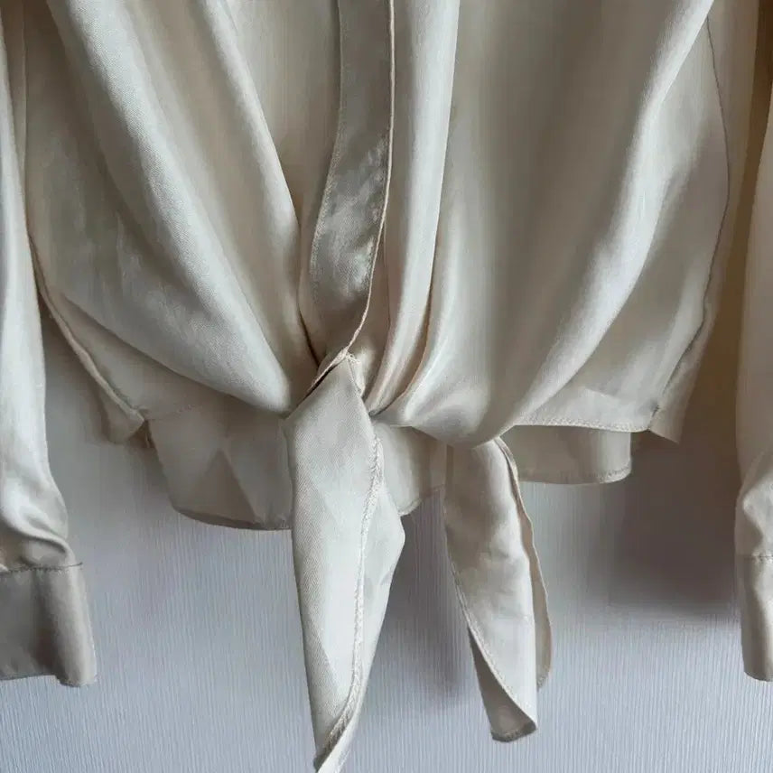 [BUNJANG] TIME COIL SATIN BLOUSE / 한섬 타임 꼬임 새틴 블라우스