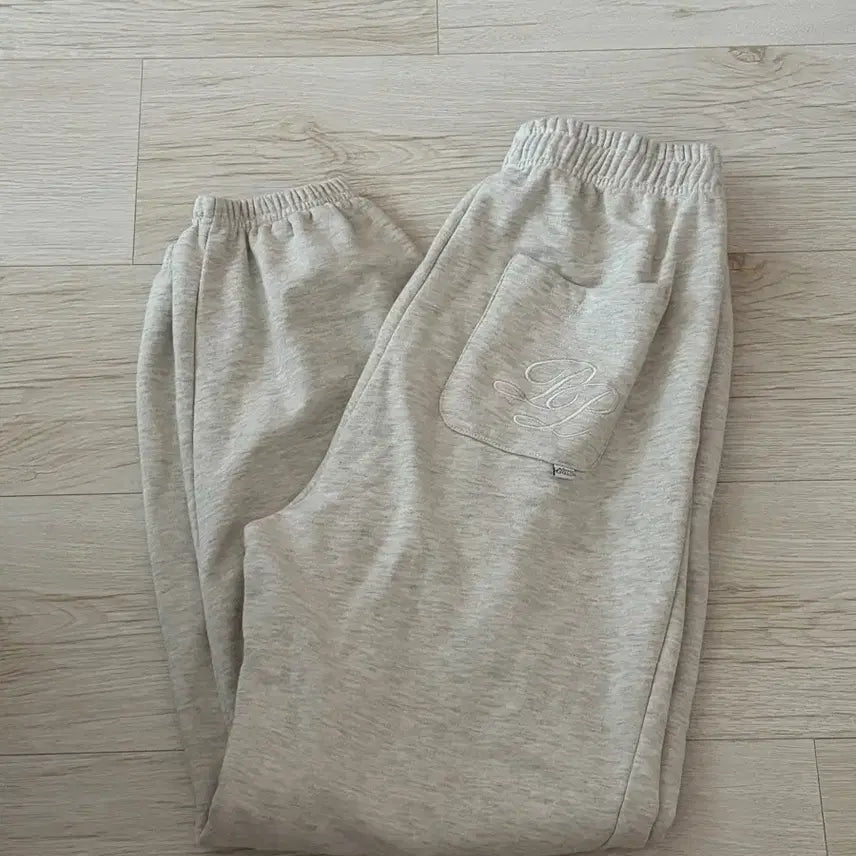 [BUNJANG] Please No Follow New Hailey Jogger Oatmeal / 플리즈노팔로우 new hailey jogger