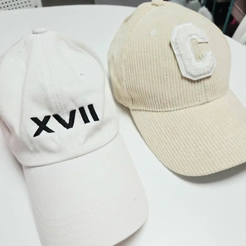 [BUNJANG] Set of 2 Hats (White &amp; Beige Ribbed) / 모자 두 개 세트