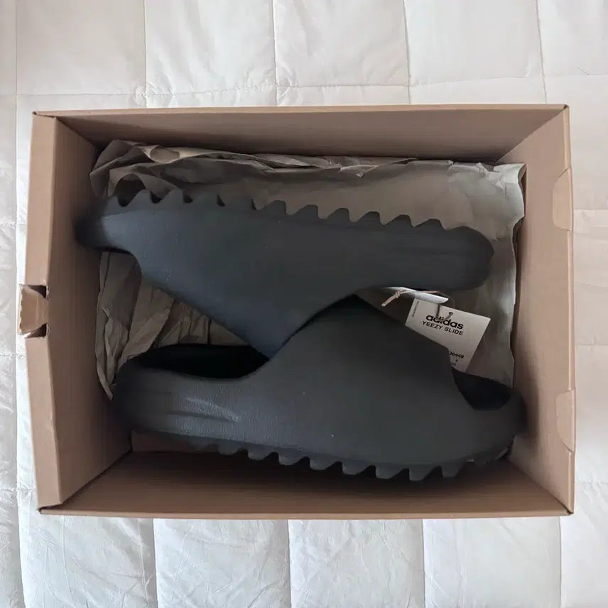 [BUNJANG] Adidas Yeezy Slide Onyx (New) - Size 275 / 아디다스 이지 슬라이드 275 오닉스(새상품)