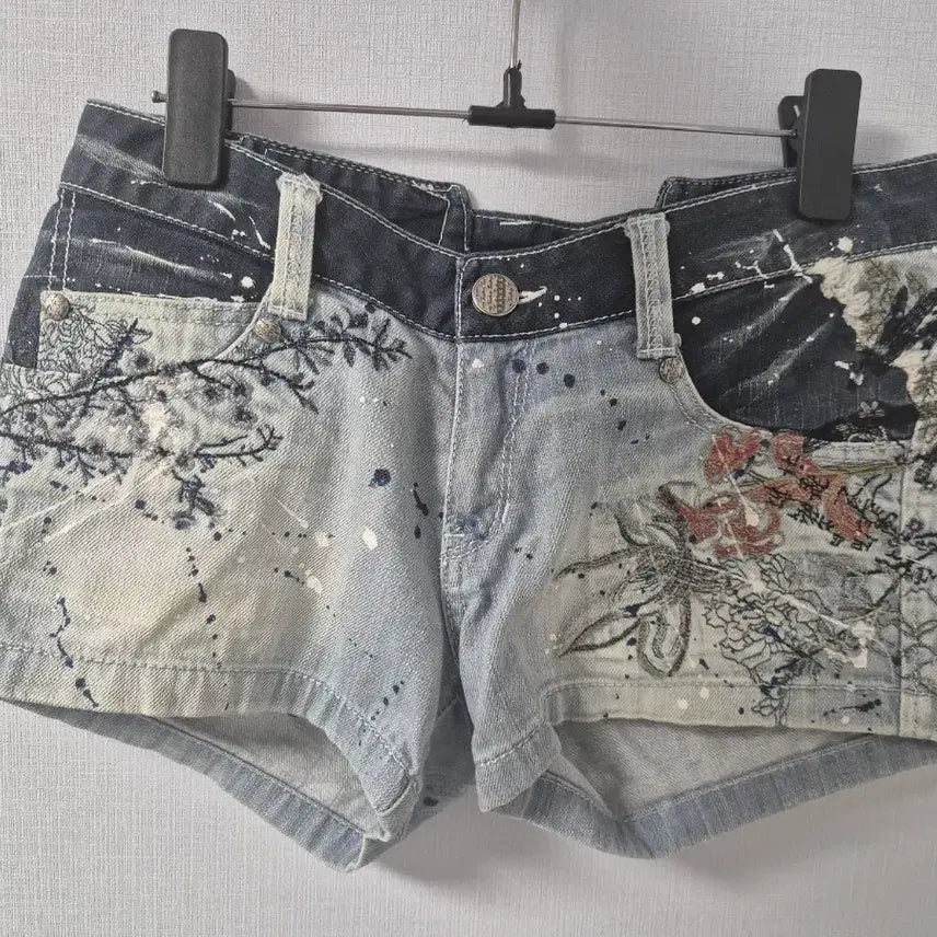 [BUNJANG] Oriental Embroidered Denim Hotpants / 오리엔탈 자수 데님 핫팬츠
