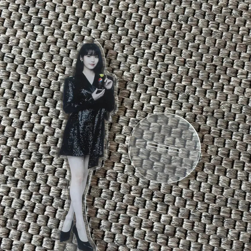 [BUNJANG] IU Pepsi Acrylic Stand Glitter Outfit Version / IU 아이유 펩시 아크릴 스탠드