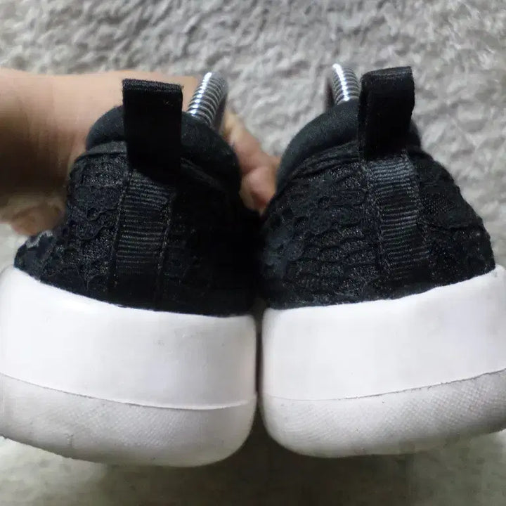 [BUNJANG] Skechers Gowalk Black Sneakers 260505 / 후루룩구제 245 스케쳐스 고워크 블랙 운동화 스니커즈 260505