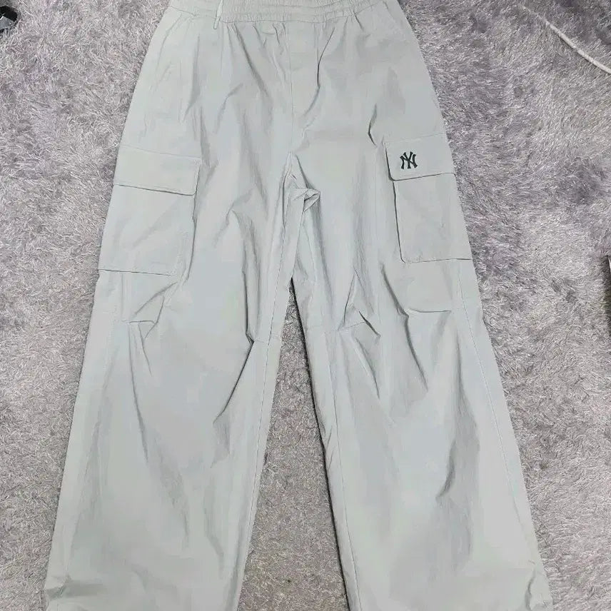 [BUNJANG] MLB New York Yankees Grey Cargo Pants / MLB 카고 바지 뉴욕 양키스 고프코어 와이드 스트링 팬츠 그레이 m