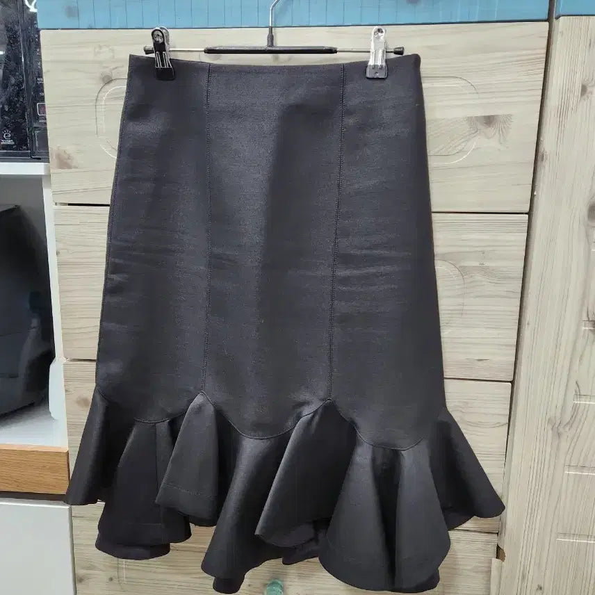 [BUNJANG] MICHAA Black Frill Midi Skirt / 미샤 MICHAA 검정색 프릴 미디 스커트