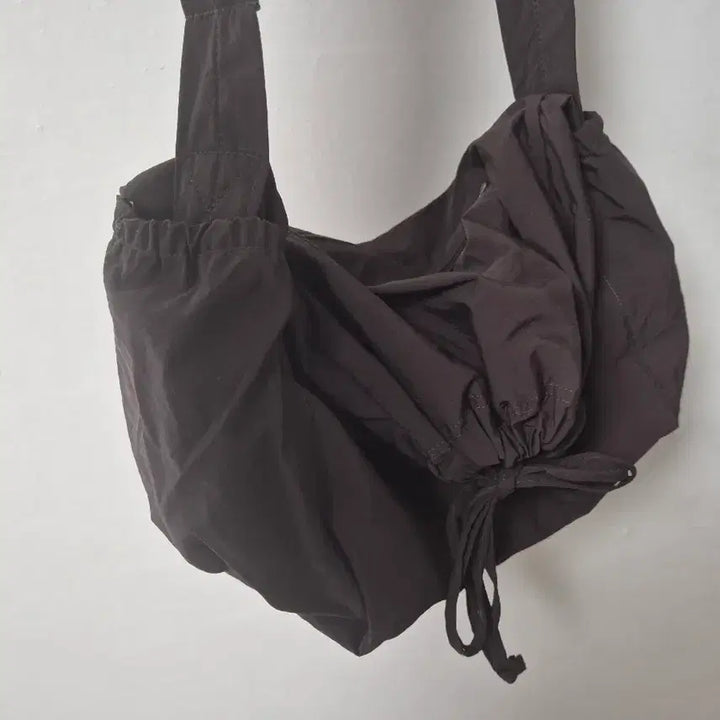 [BUNJANG] Uniqlo U x Lemaire Drawstring Shoulder Bag / 유니클로 u 르메르 드로우스트링숄더백