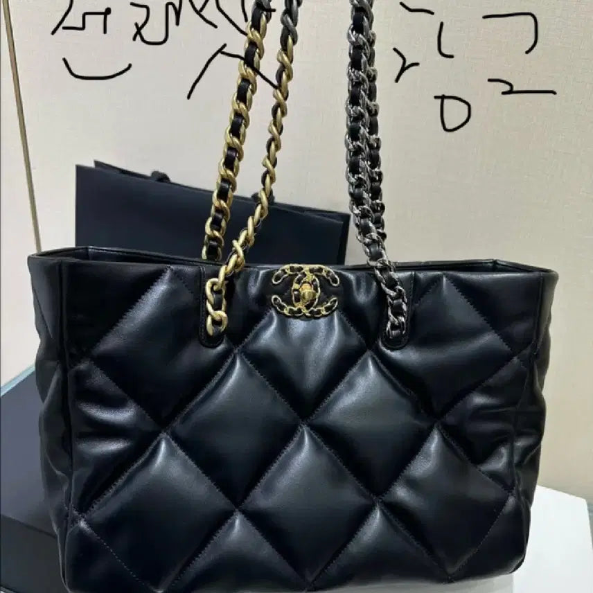 [BUNJANG] Chanel 19 Bag Lambskin Shoulder Bag Black / 샤넬 19백 블랙 숄더백 램스킨(기프트 제품)