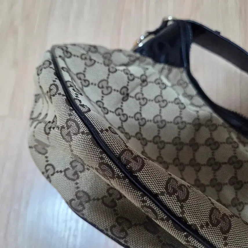 [BUNJANG] Gucci GG Logo Shoulder Bag / 구찌 GG 로고 숄더백